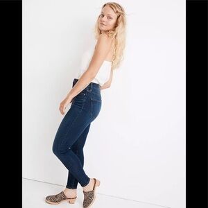 MADEWELL Petite Curvy High-Rise Skinny Jeans in Sussex Wash:TENCEL Denim Edition